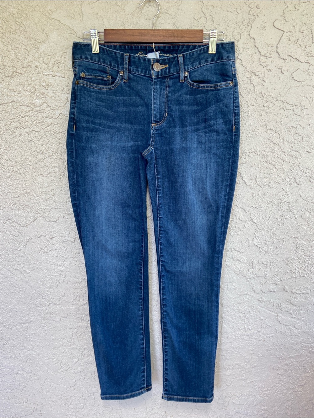 Eddie Bauer Mid Rise Slightly Curvy Straight Leg Jeans in Med Dark Blue Size 2